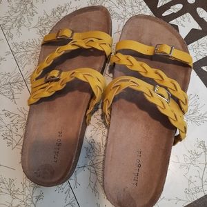 Mustard yellow braided leather slipon sandals sz 9 Indigo Rd